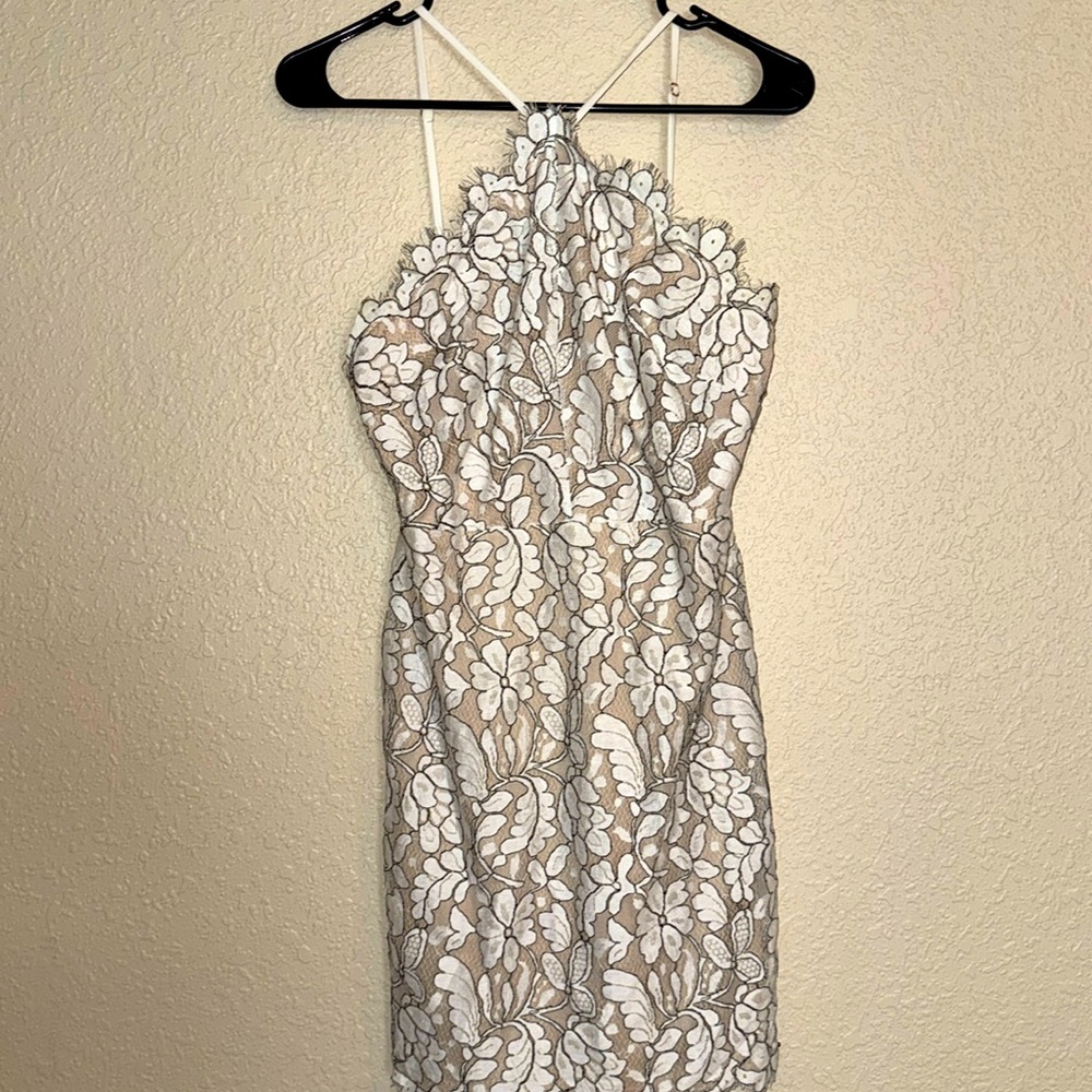 Lulu’s adorable white dress!! Perfect for bachelorettes 🤍🤍
